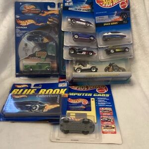 Hot Wheels Older ~ Tomb Raider CD ROM 
Computer Cars 2002 Blue Book Speed Blastr